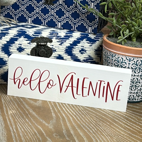 NEW! Shabby Chic Farmhouse Valentines Day Whitewash Hello Valentine Wood Sign - Picture 2 of 4
